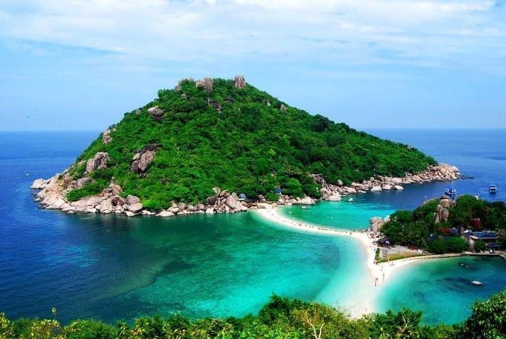 Japanese Garden Dive Site located next to Koh Nangyuan