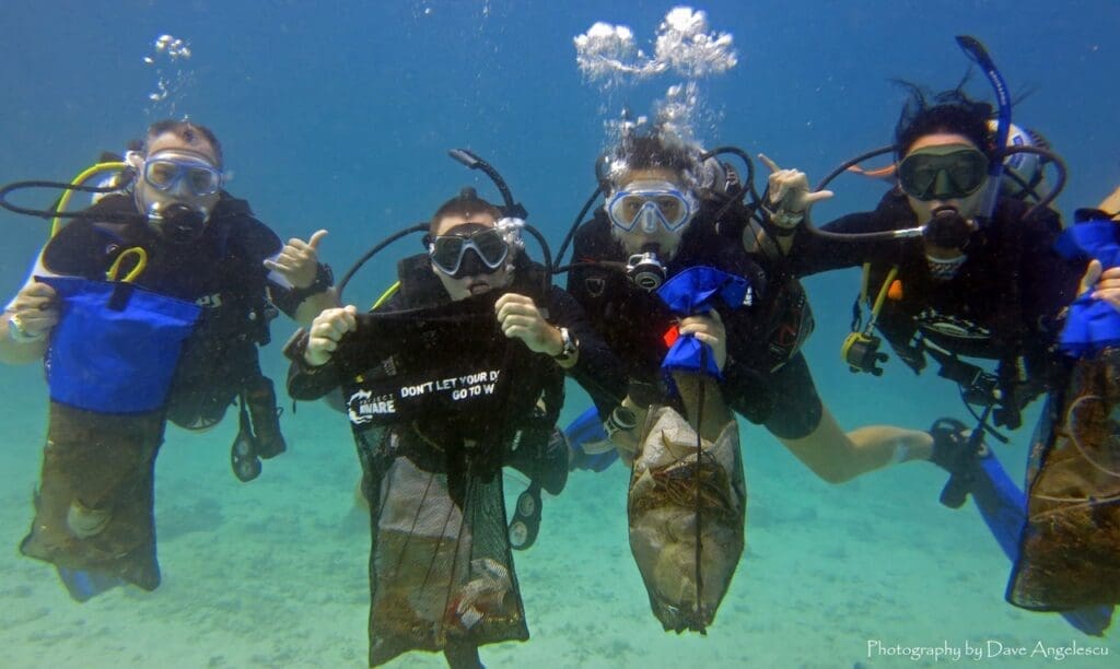 Eco-friendly traveler contributes to the sustainability of Koh Tao's environment